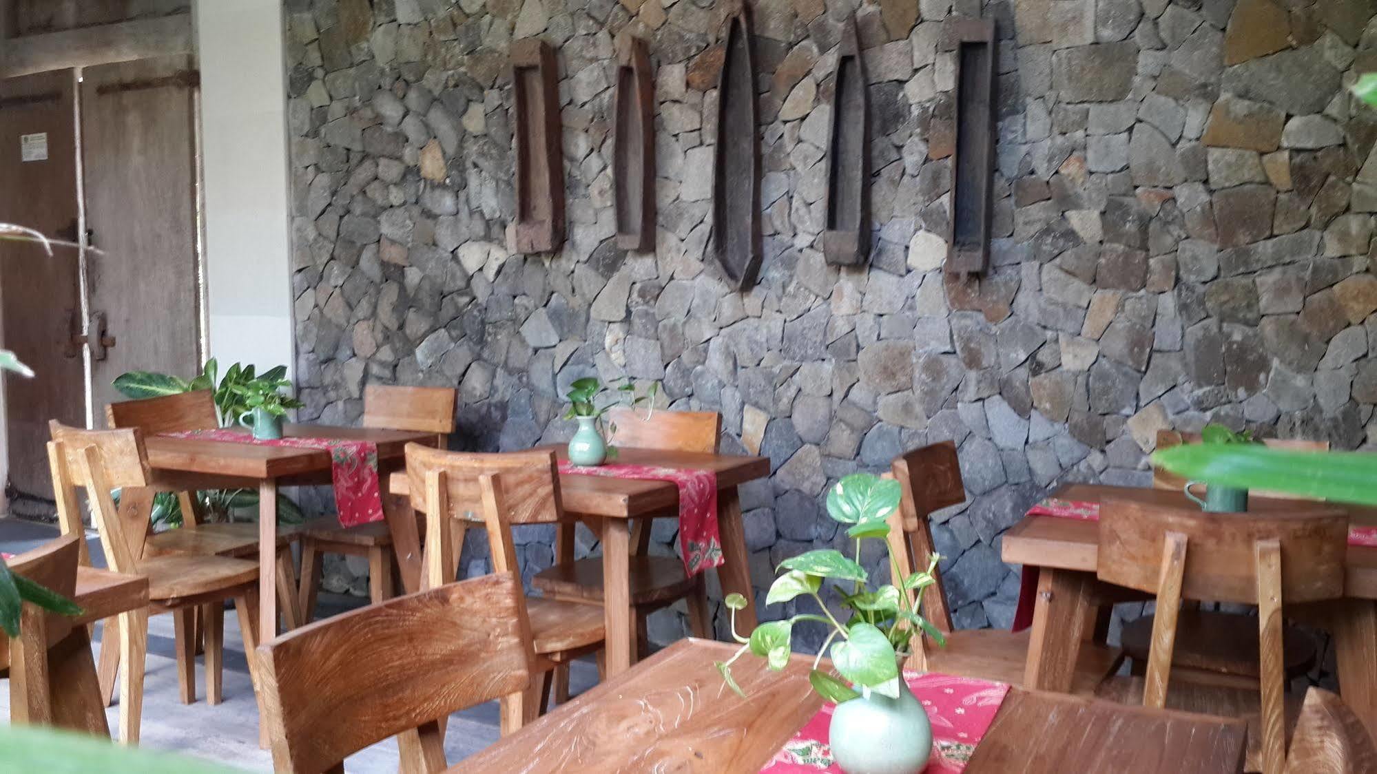 Uma Karan Hotel Kuta  Exterior photo